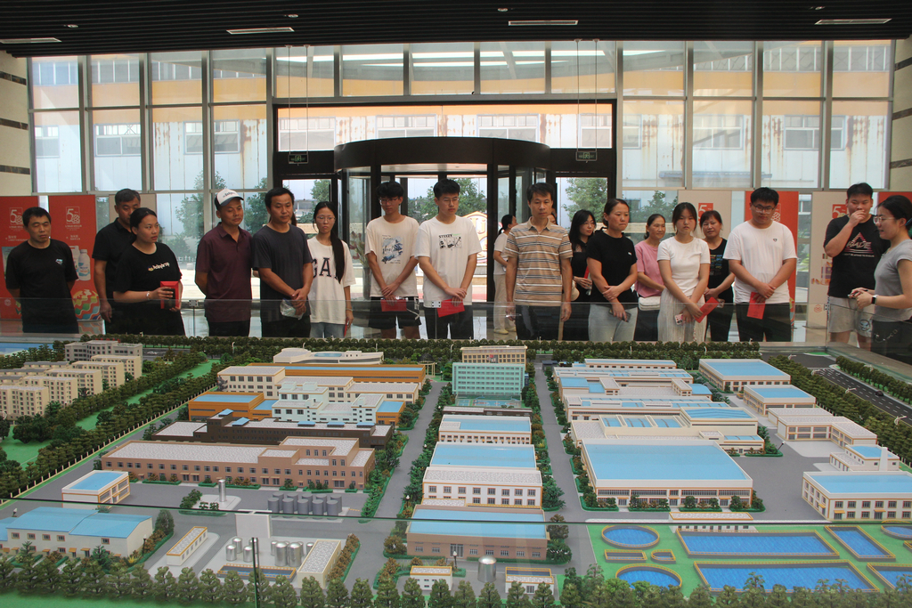 20250819情系职工子女  助力梦想启航——williamhill集团举行职工子女高考奖学金发放仪式4_1