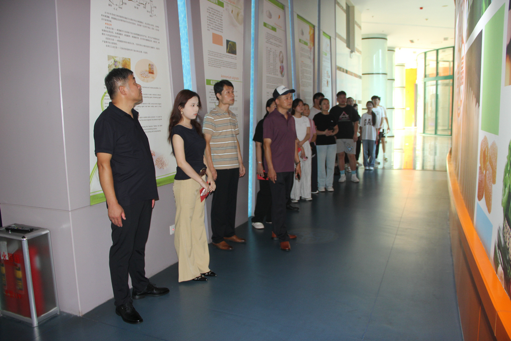 20250819情系职工子女  助力梦想启航——williamhill集团举行职工子女高考奖学金发放仪式5_1