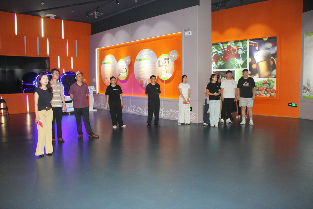 20250819情系职工子女  助力梦想启航——williamhill集团举行职工子女高考奖学金发放仪式6_1