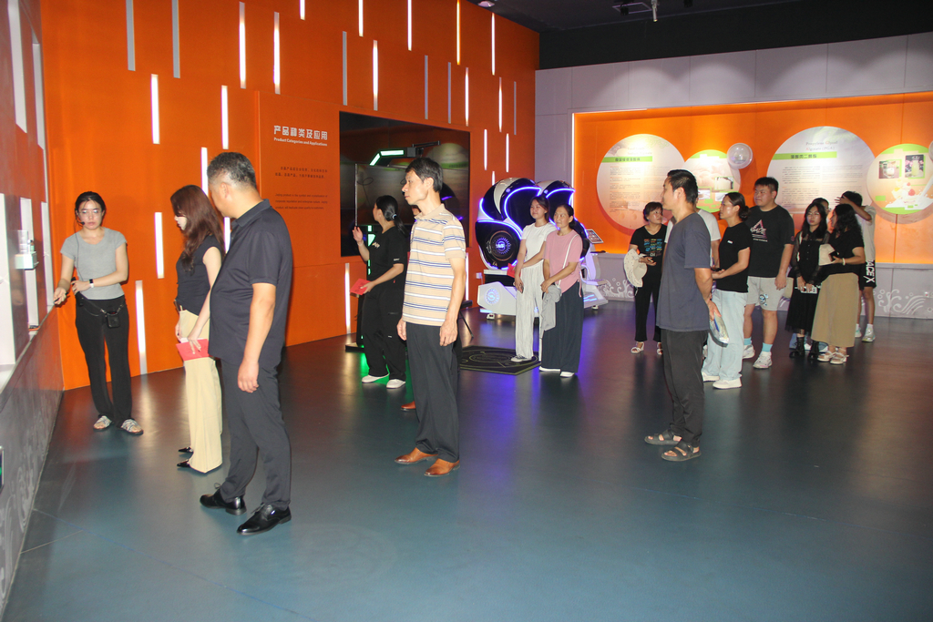 20250819情系职工子女  助力梦想启航——williamhill集团举行职工子女高考奖学金发放仪式7_1